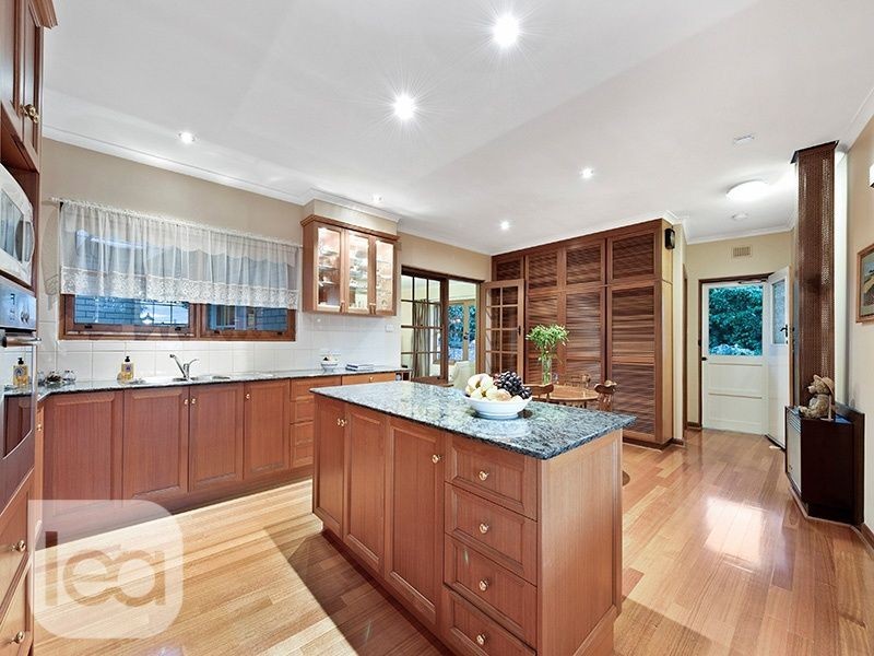 10 Crompton Drive, Wattle Park SA 5066