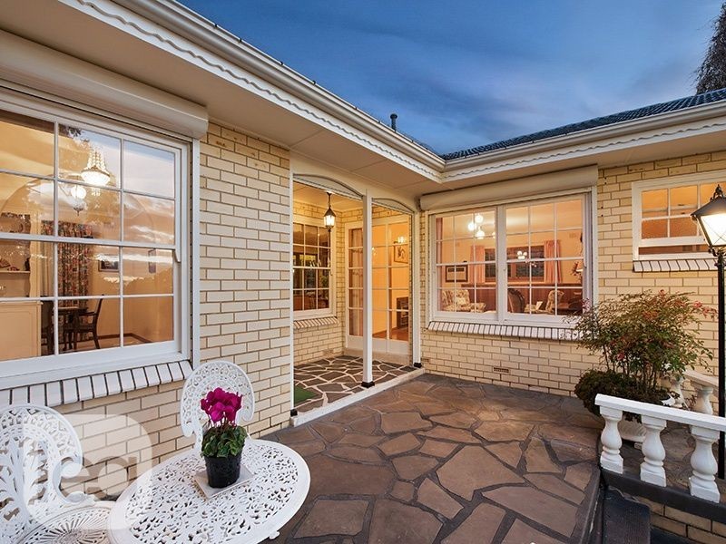 10 Crompton Drive, Wattle Park SA 5066