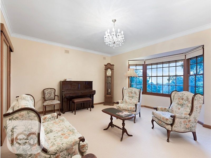 10 Crompton Drive, Wattle Park SA 5066