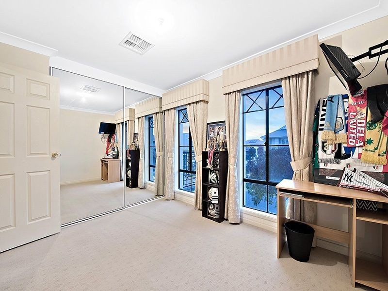 137 Shoalhaven Circuit, Mawson Lakes SA 5095