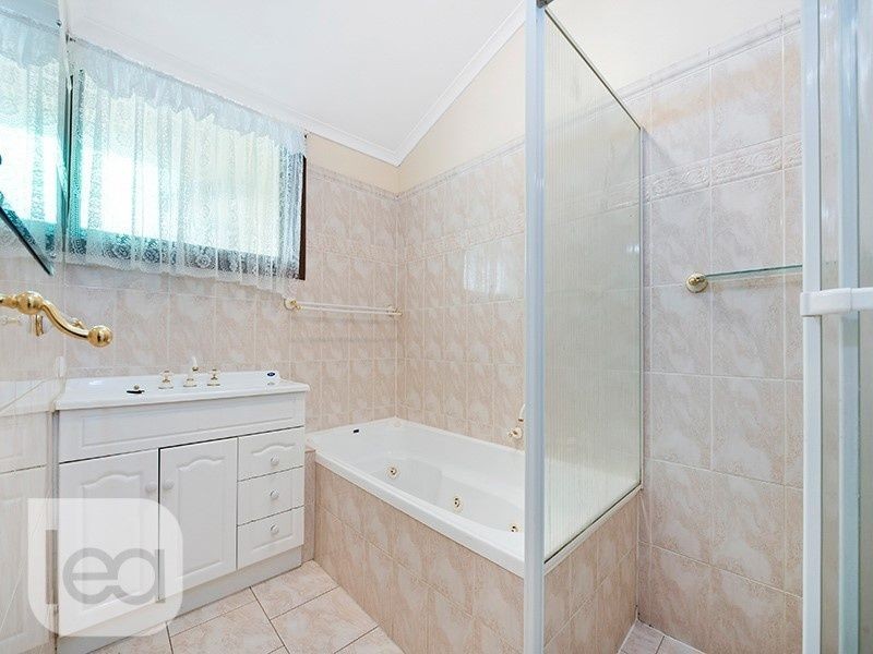 32 Hinkler Crescent, Modbury Heights SA 5092