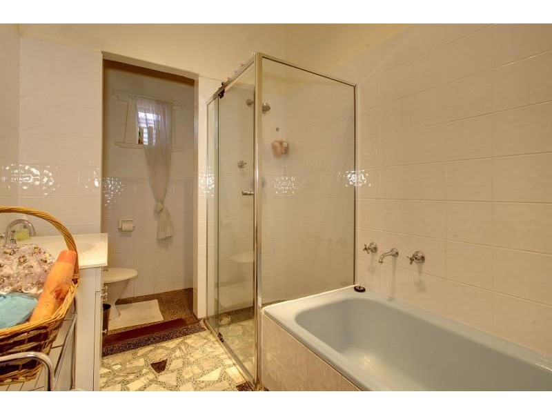 2 Canterbury Avenue, Trinity Gardens SA 5068