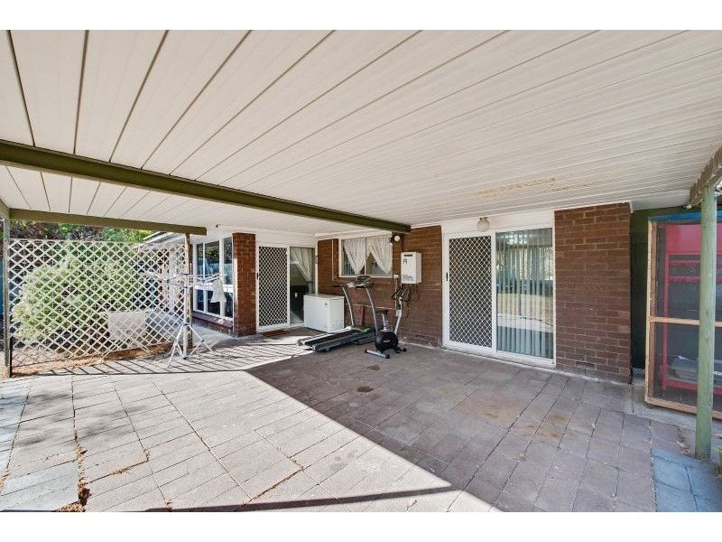 18 Calomba Crescent, Happy Valley SA 5159