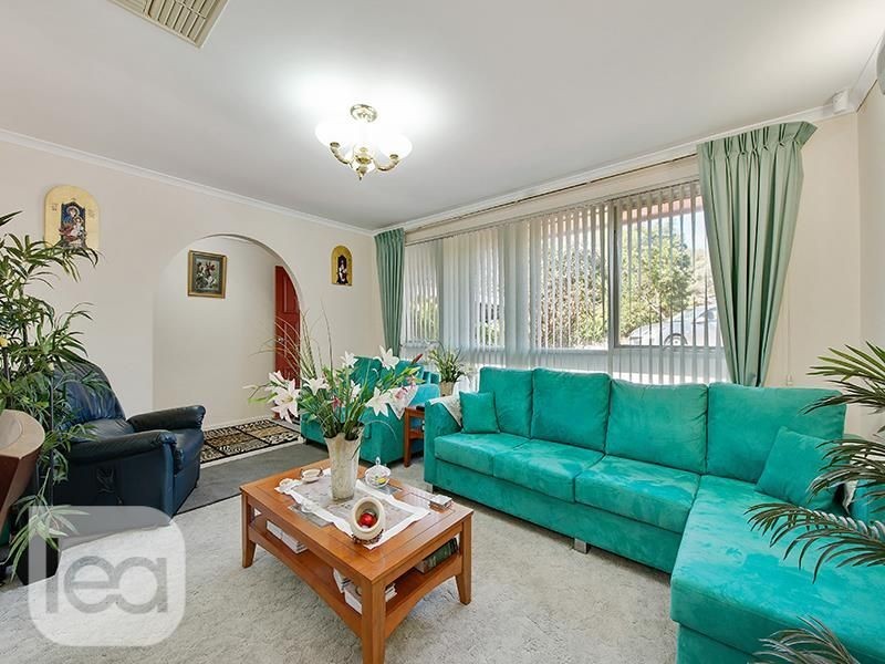18 Calomba Crescent, Happy Valley SA 5159