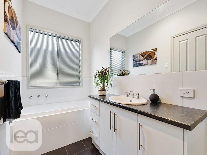 11a Macquarie Avenue, Hillcrest SA 5086