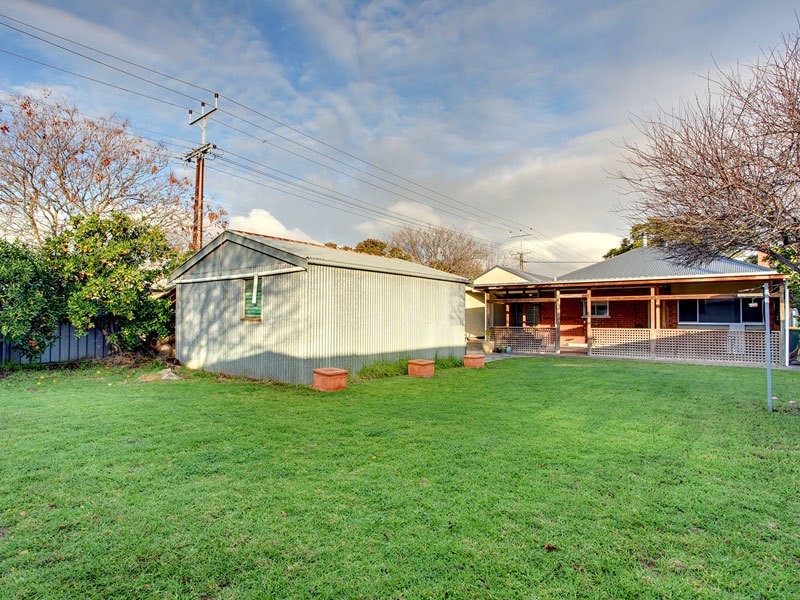2 Chamberlain Ave, Clarence Gardens SA 5039