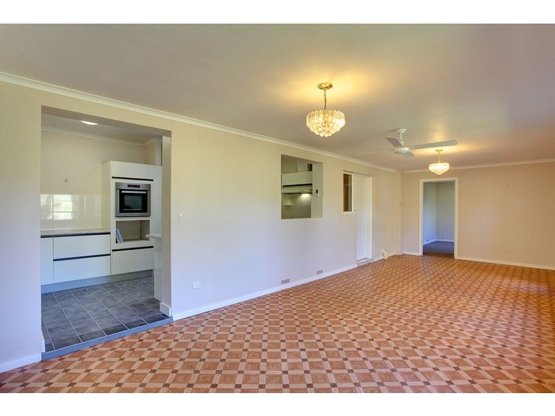 11 Forrest Avenue, Valley View SA 5093