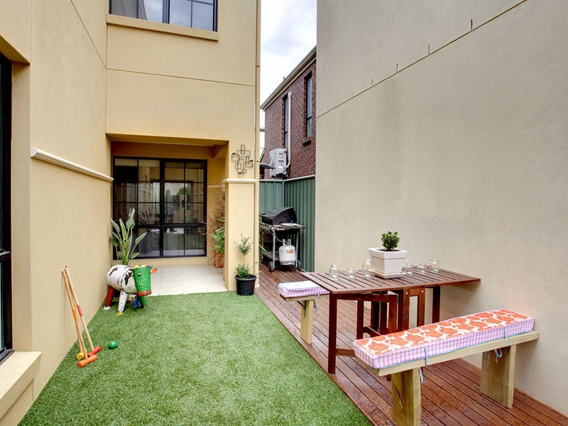 13 Lakefield Crescent, Mawson Lakes SA 5095