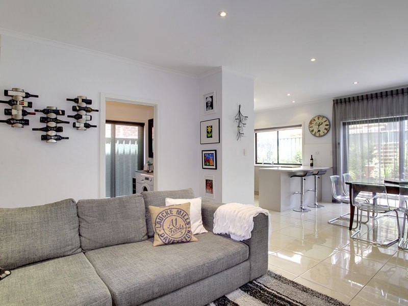 13 Lakefield Crescent, Mawson Lakes SA 5095