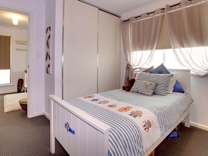 13 Lakefield Crescent, Mawson Lakes SA 5095