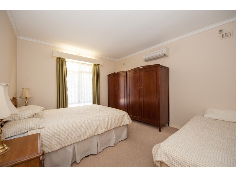 17 Rutherglen Avenue, Valley View SA 5093