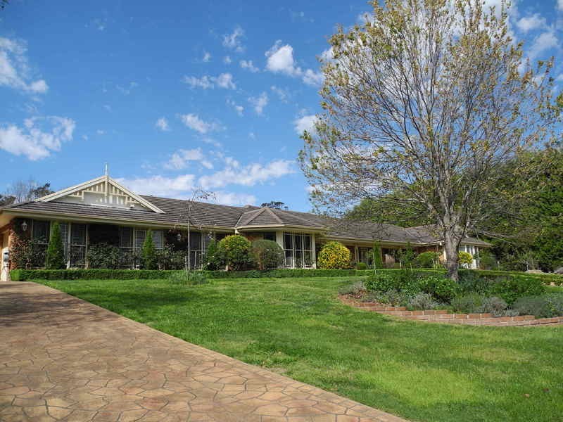 9 Carisbrooke Row, Bowral NSW 2576
