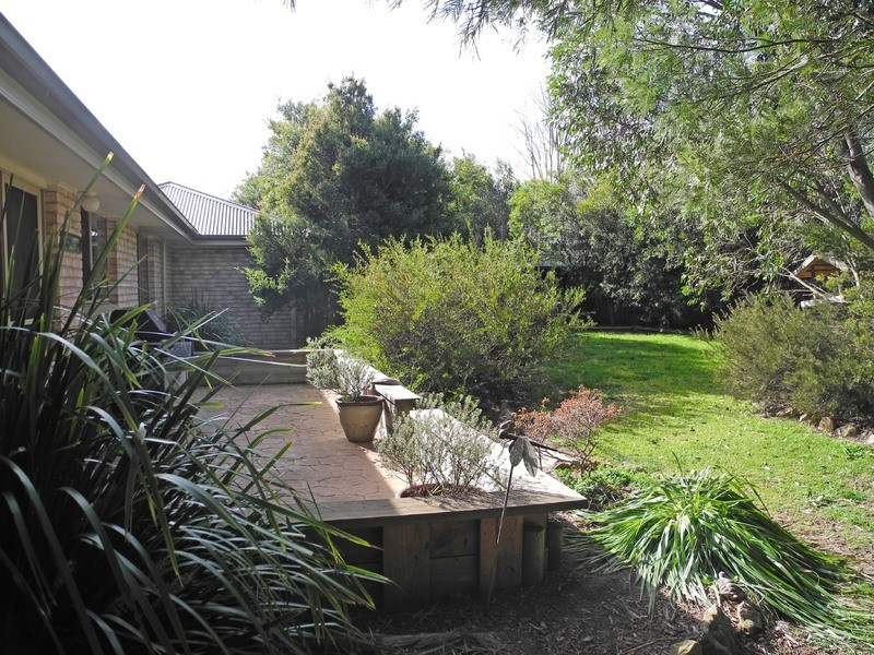 2 Dumfries Place, Bowral NSW 2576