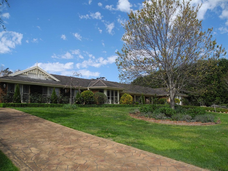 9 Carisbrooke Row, Bowral NSW 2576