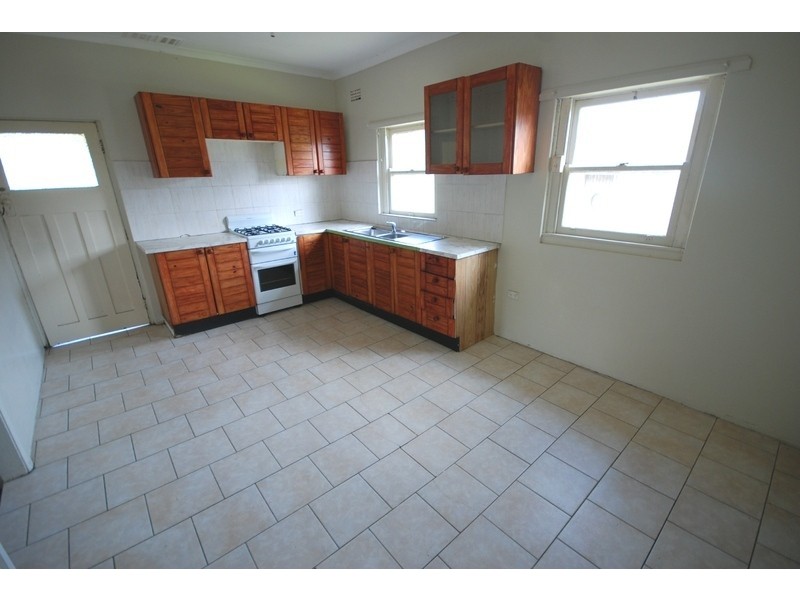 32 Frederick Avenue, South Granville NSW 2142