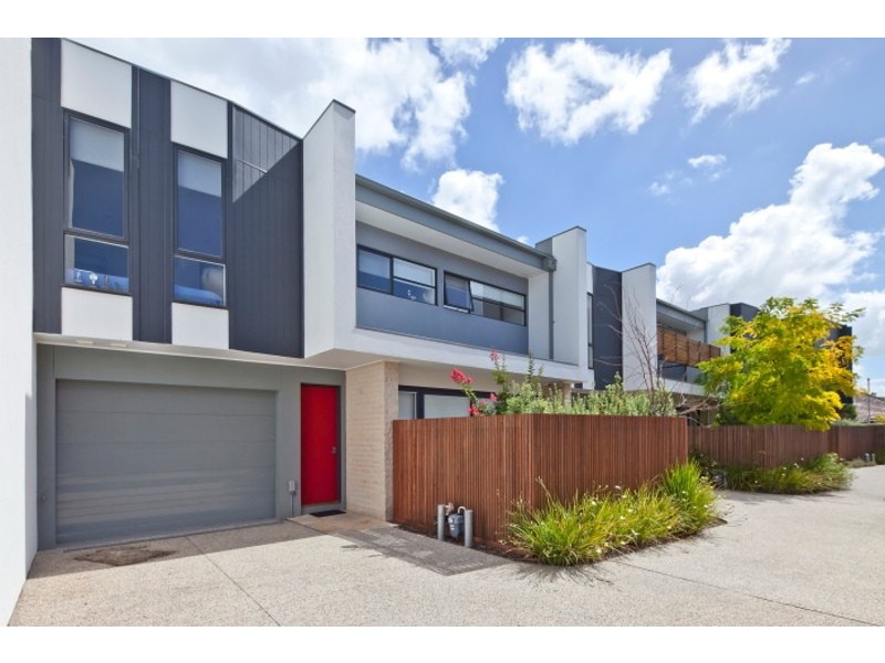 2/1 Graham Avenue, Mckinnon VIC 3204