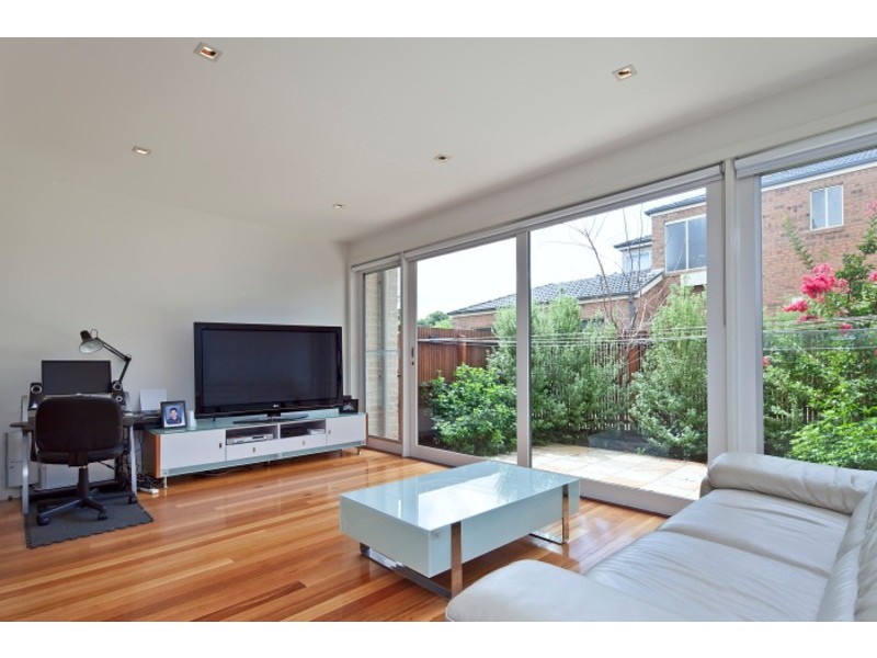 2/1 Graham Avenue, Mckinnon VIC 3204