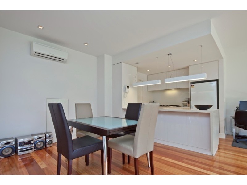 2/1 Graham Avenue, Mckinnon VIC 3204