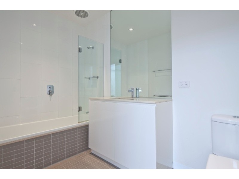 2/1 Graham Avenue, Mckinnon VIC 3204