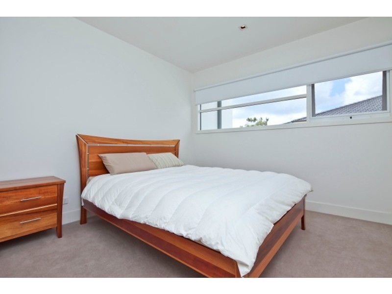 2/1 Graham Avenue, Mckinnon VIC 3204