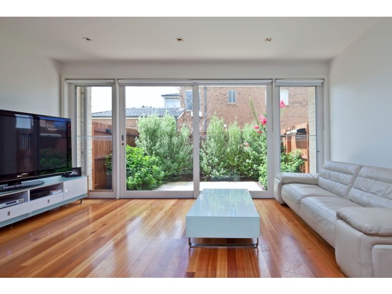 2/1 Graham Avenue, Mckinnon VIC 3204