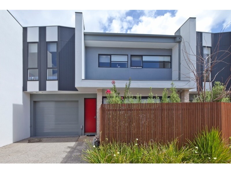 2/1 Graham Avenue, Mckinnon VIC 3204