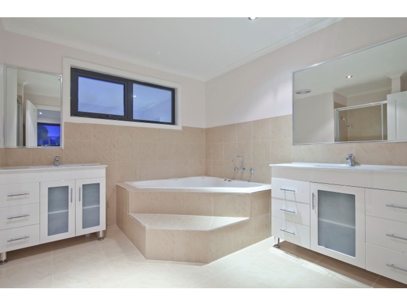 10 Georgetown Way, Officer VIC 3809