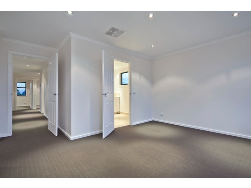 10 Georgetown Way, Officer VIC 3809