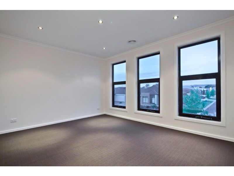 10 Georgetown Way, Officer VIC 3809