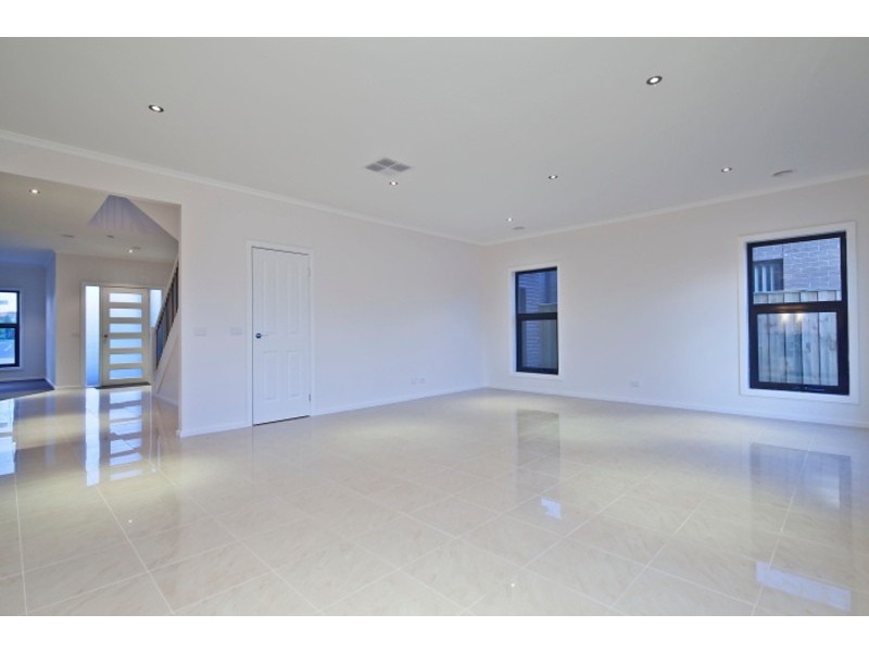 10 Georgetown Way, Officer VIC 3809