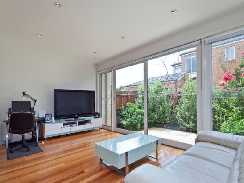 2/1 Graham Avenue, Mckinnon VIC 3204