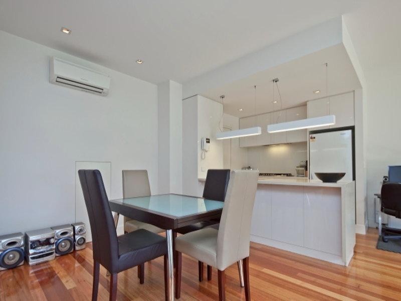 2/1 Graham Avenue, Mckinnon VIC 3204