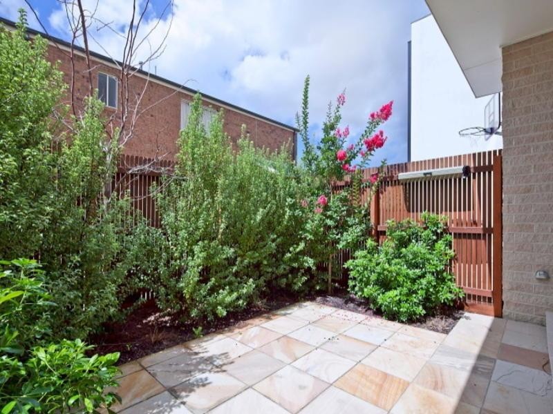 2/1 Graham Avenue, Mckinnon VIC 3204