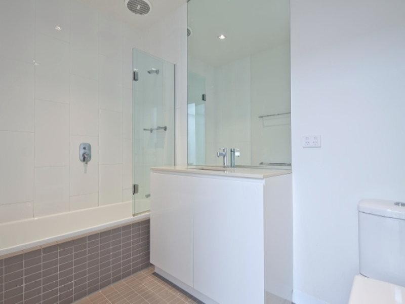 2/1 Graham Avenue, Mckinnon VIC 3204