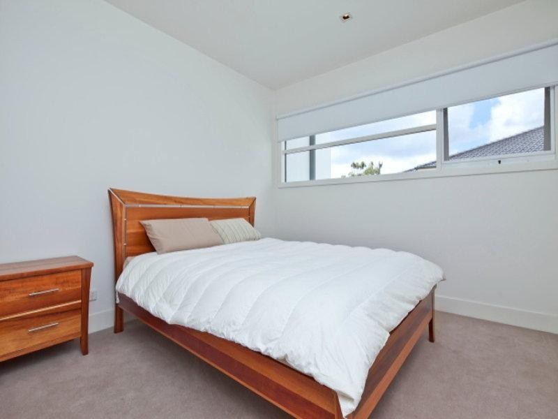 2/1 Graham Avenue, Mckinnon VIC 3204