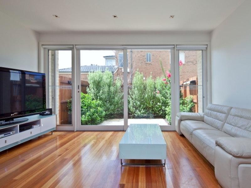 2/1 Graham Avenue, Mckinnon VIC 3204