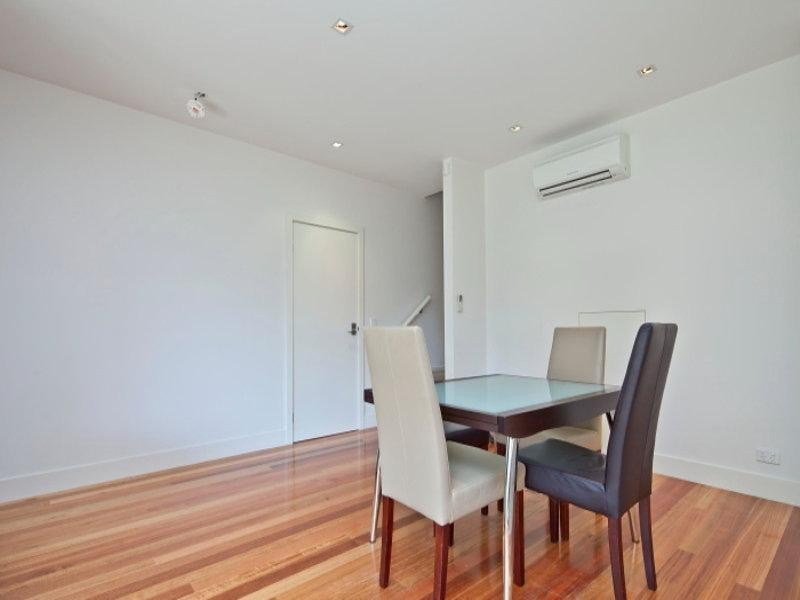 2/1 Graham Avenue, Mckinnon VIC 3204