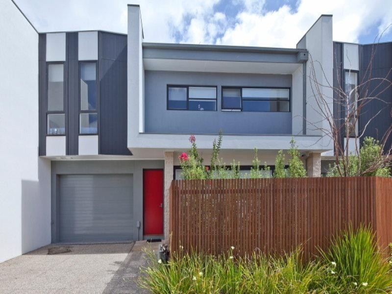 2/1 Graham Avenue, Mckinnon VIC 3204