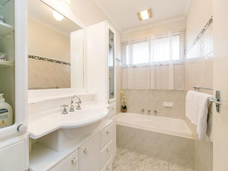 5 Landsborough Ave, Wheelers Hill VIC 3150