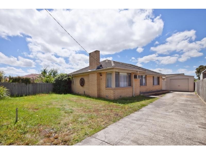 21 Bruce Street, Cranbourne VIC 3977