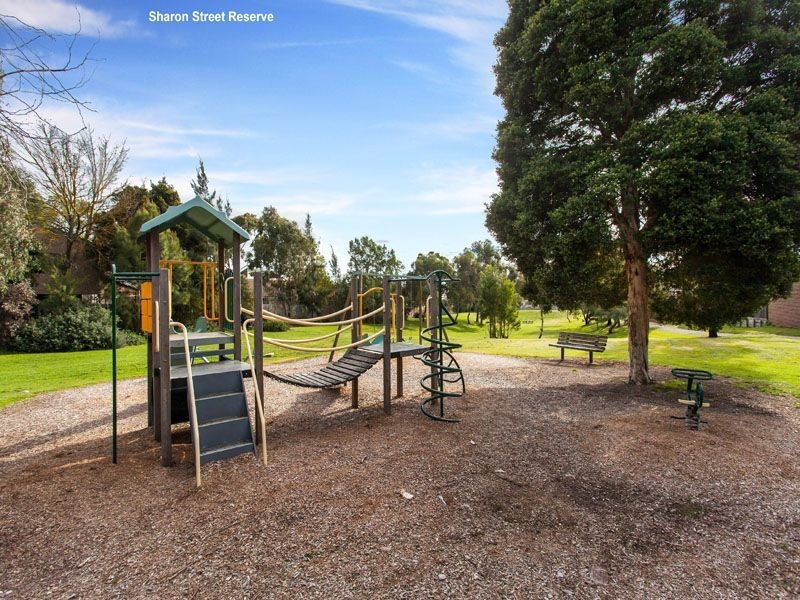 8 Persimmon Court, Doncaster VIC 3108