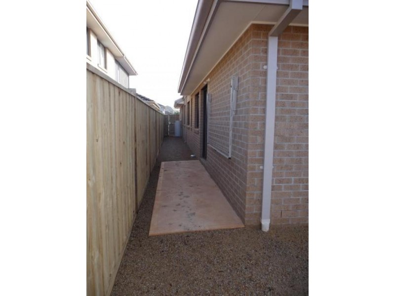 35 Seafarer Way, Sanctuary Lakes VIC 3030