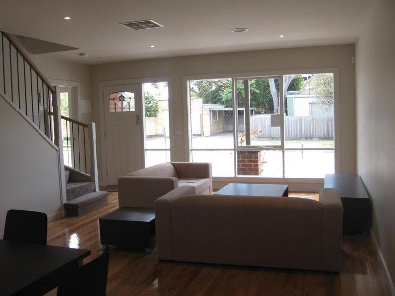 2/42 Golf Links Avenue, Carnegie VIC 3163