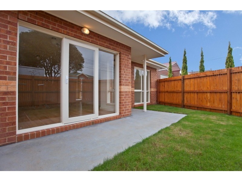 1/8 Beena Avenue, Carnegie VIC 3163