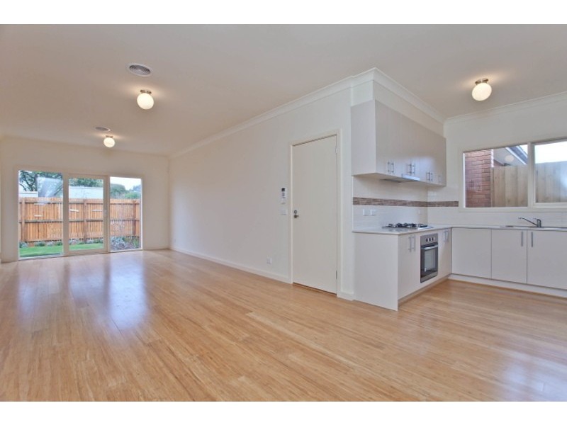 1/8 Beena Avenue, Carnegie VIC 3163