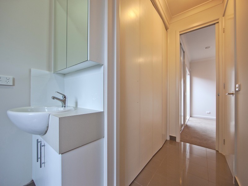 3/39 Kokaribb Road, Carnegie VIC 3163