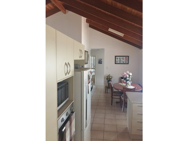 2/31A Thabeban Street, Bundaberg Central QLD 4670