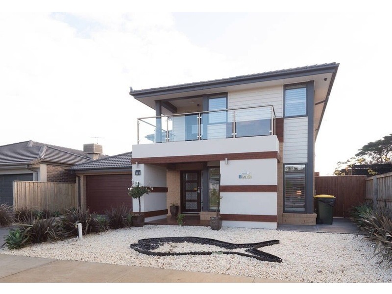 18 Half Moon Crescent, Indented Head VIC 3223