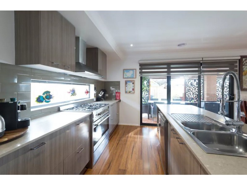 18 Half Moon Crescent, Indented Head VIC 3223