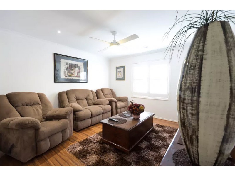 18 Half Moon Crescent, Indented Head VIC 3223